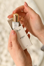 Lade das Bild in den Galerie-Viewer, Kleber FIRST von OhOchi